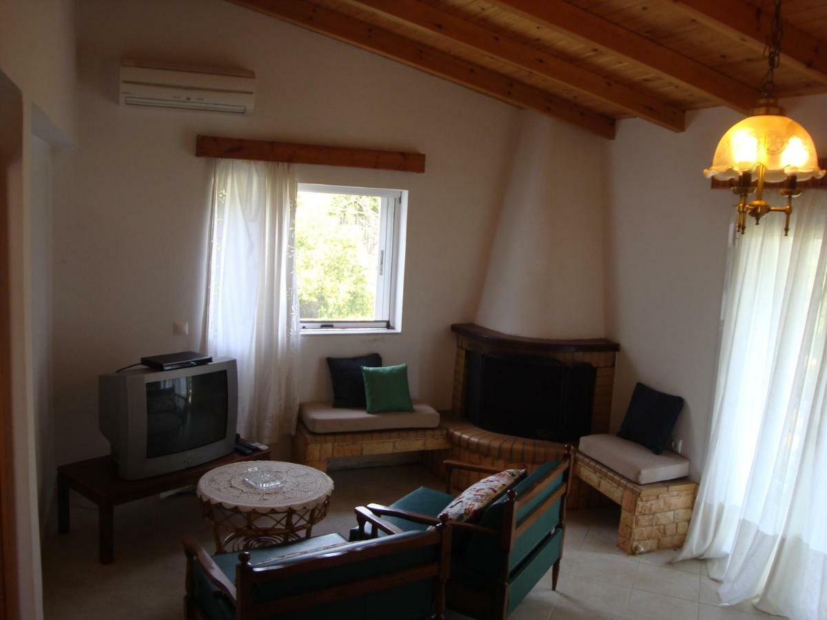 Three Bedroom Country House Magoula  Екстер'єр фото